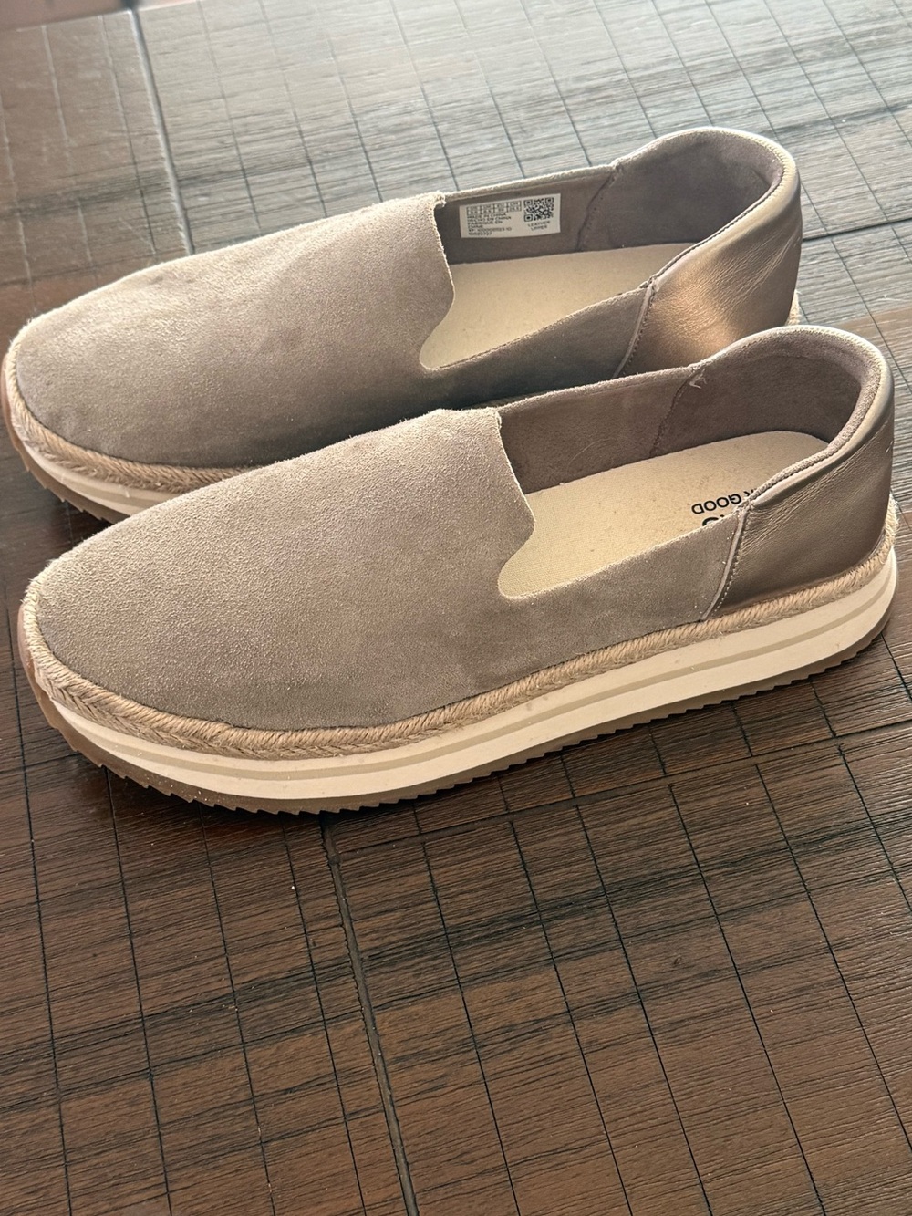 TOMS Jocelyn Platform Sneakers in Dune Suede Sz 8.5 Metallic Heel Tab Brand New
